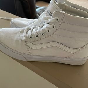 White Women’s Converse